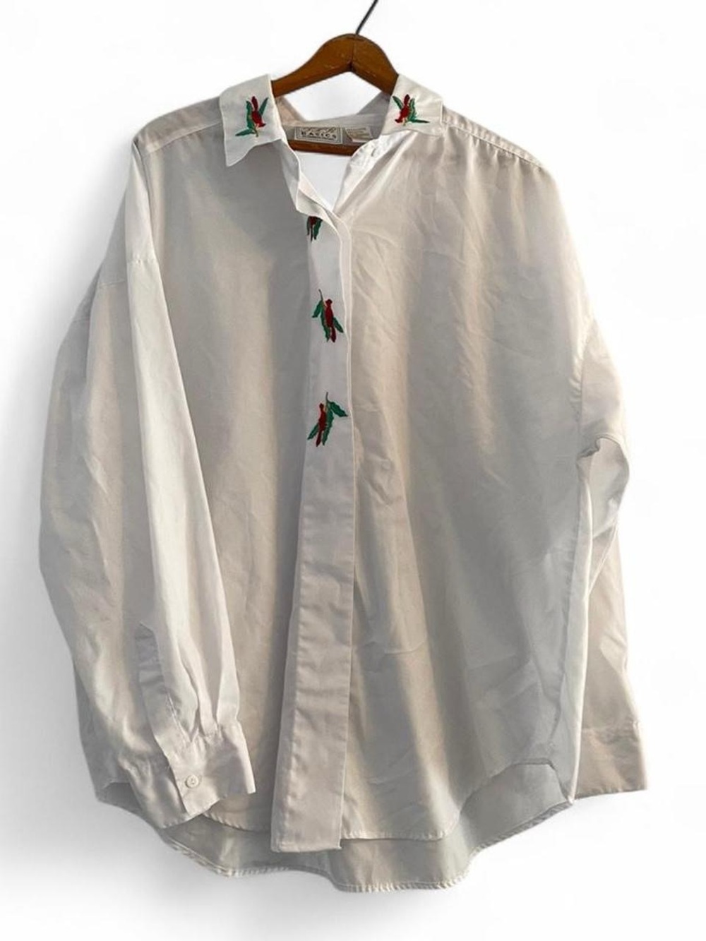 Southern Classics Women's 22W Red Bird Embroidery White Button Shirt Vintage